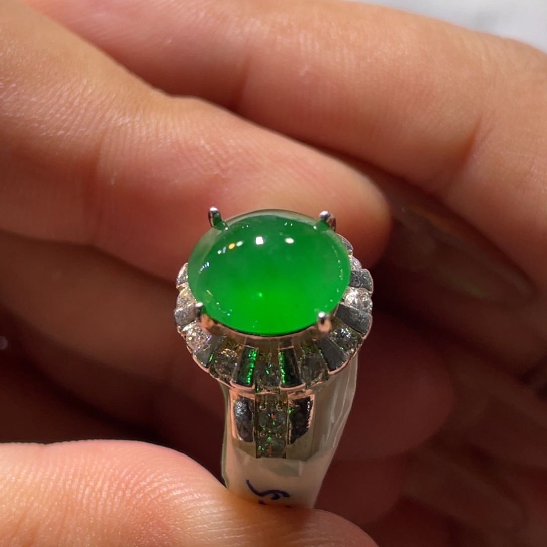 颈饰未镶嵌翡翠蛋面