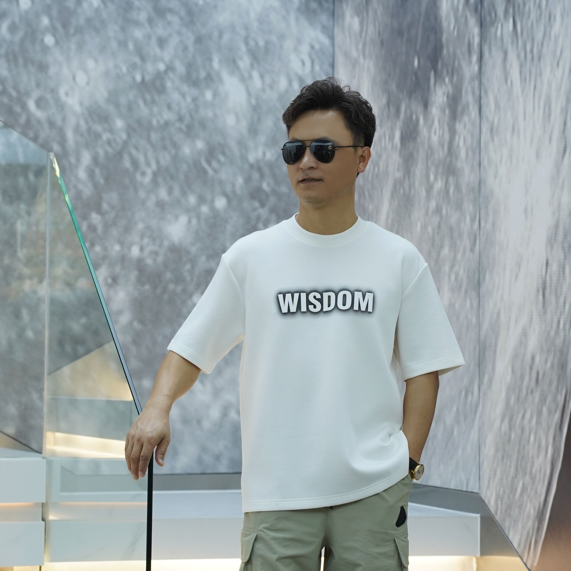 【汇佳服饰】ZB0054-秋季上衣轻奢欧版时尚休闲多色微阔潮流圆领T