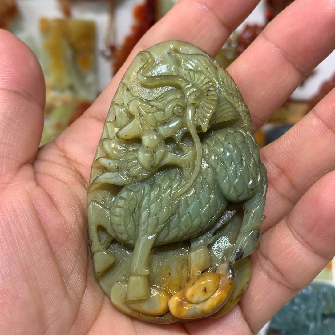 未镶嵌蛇纹石玉颈饰