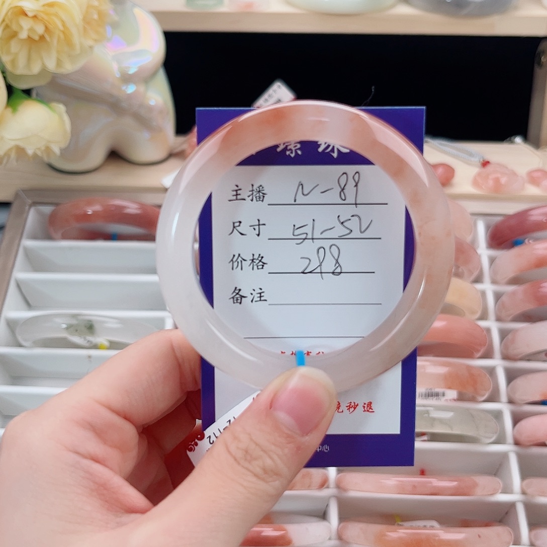 白***花石英质玉未镶嵌手镯