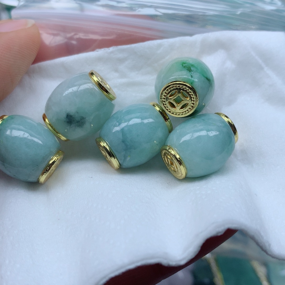 翡翠颈饰未镶嵌手串