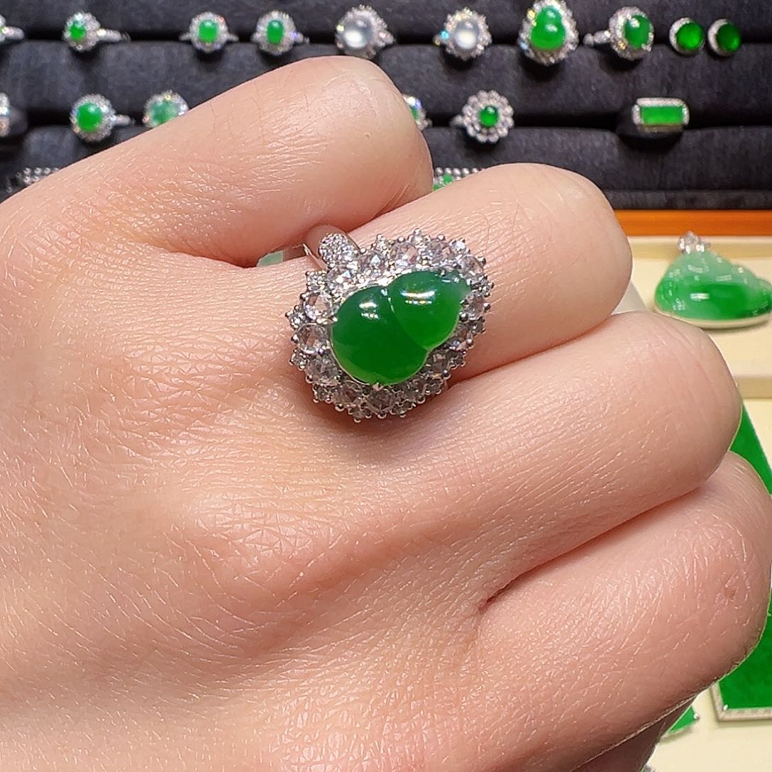 翡翠戒指18K金镶嵌戒指