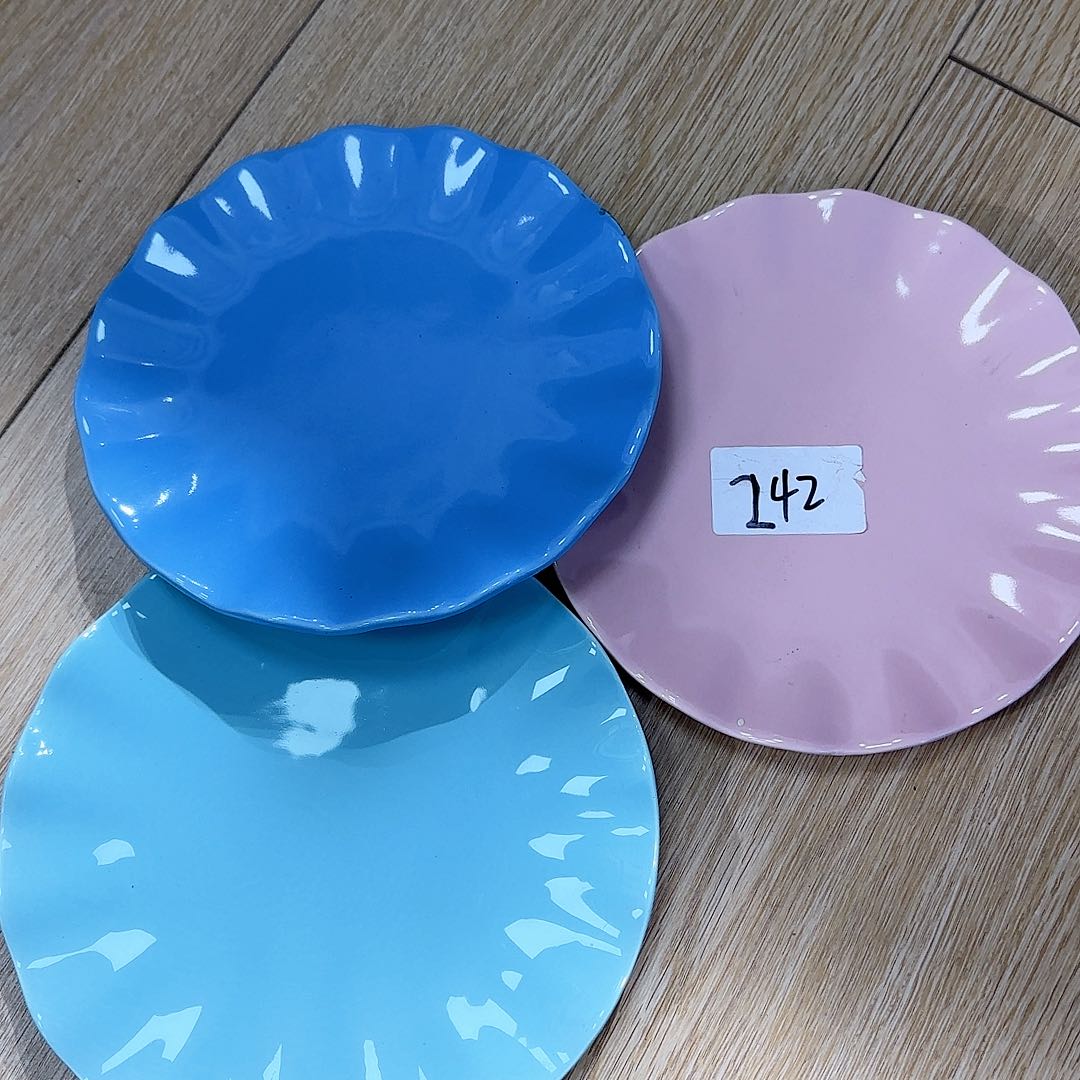 瓷片各一个，。            