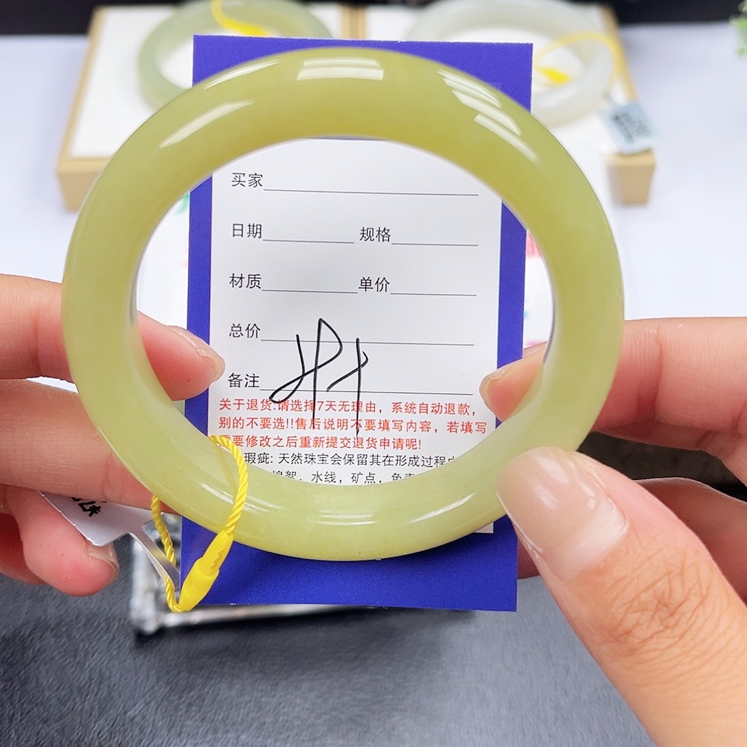 和田玉手镯未镶嵌