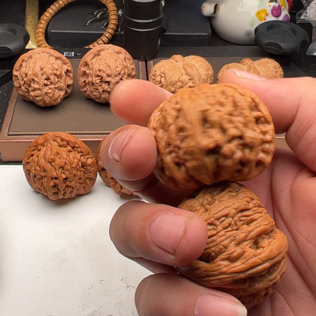 文玩核桃吊坠滢虎头王46