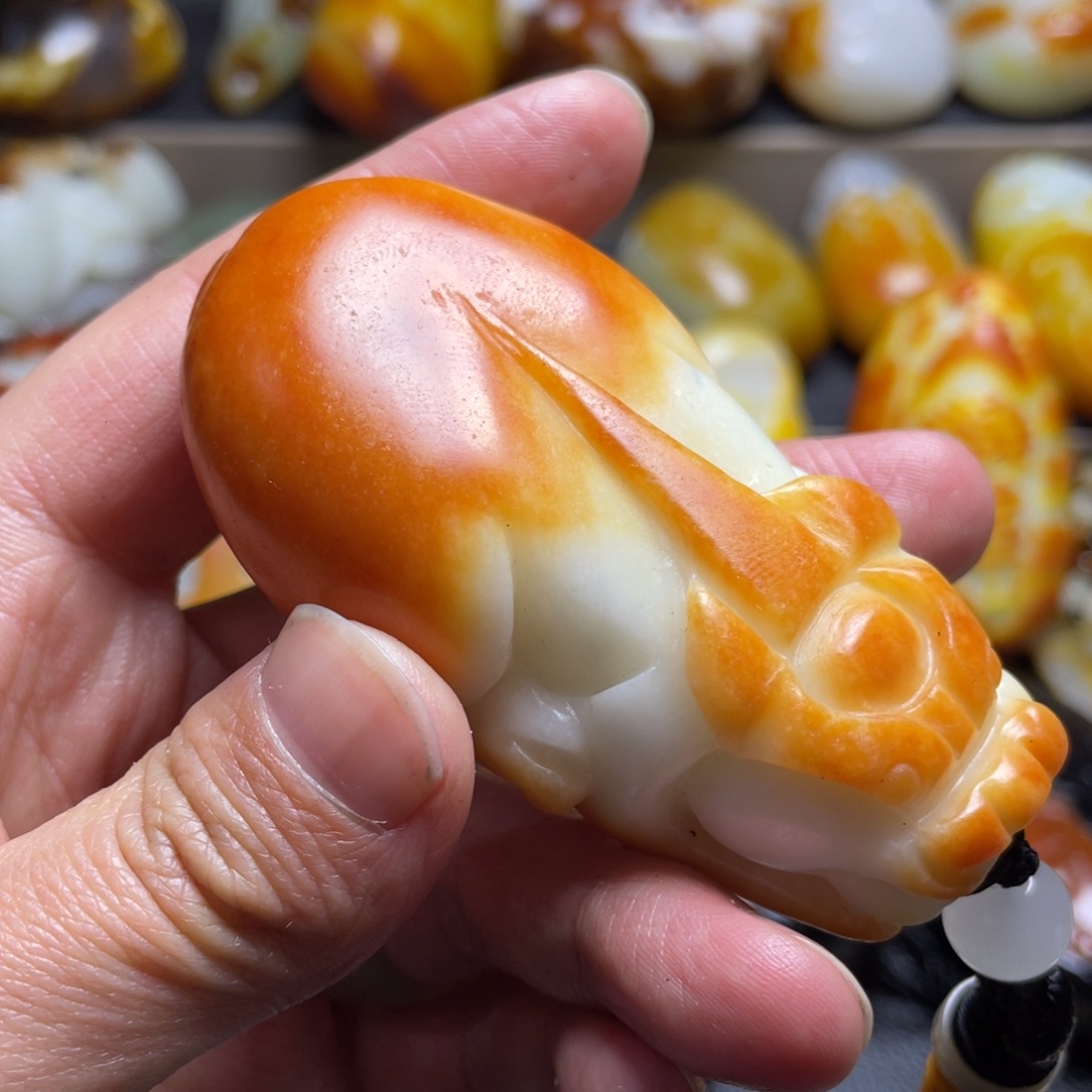 前***原和田玉未镶嵌颈饰