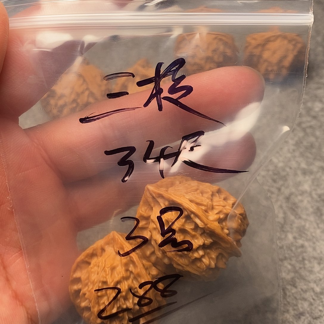 文玩核桃把件三棱