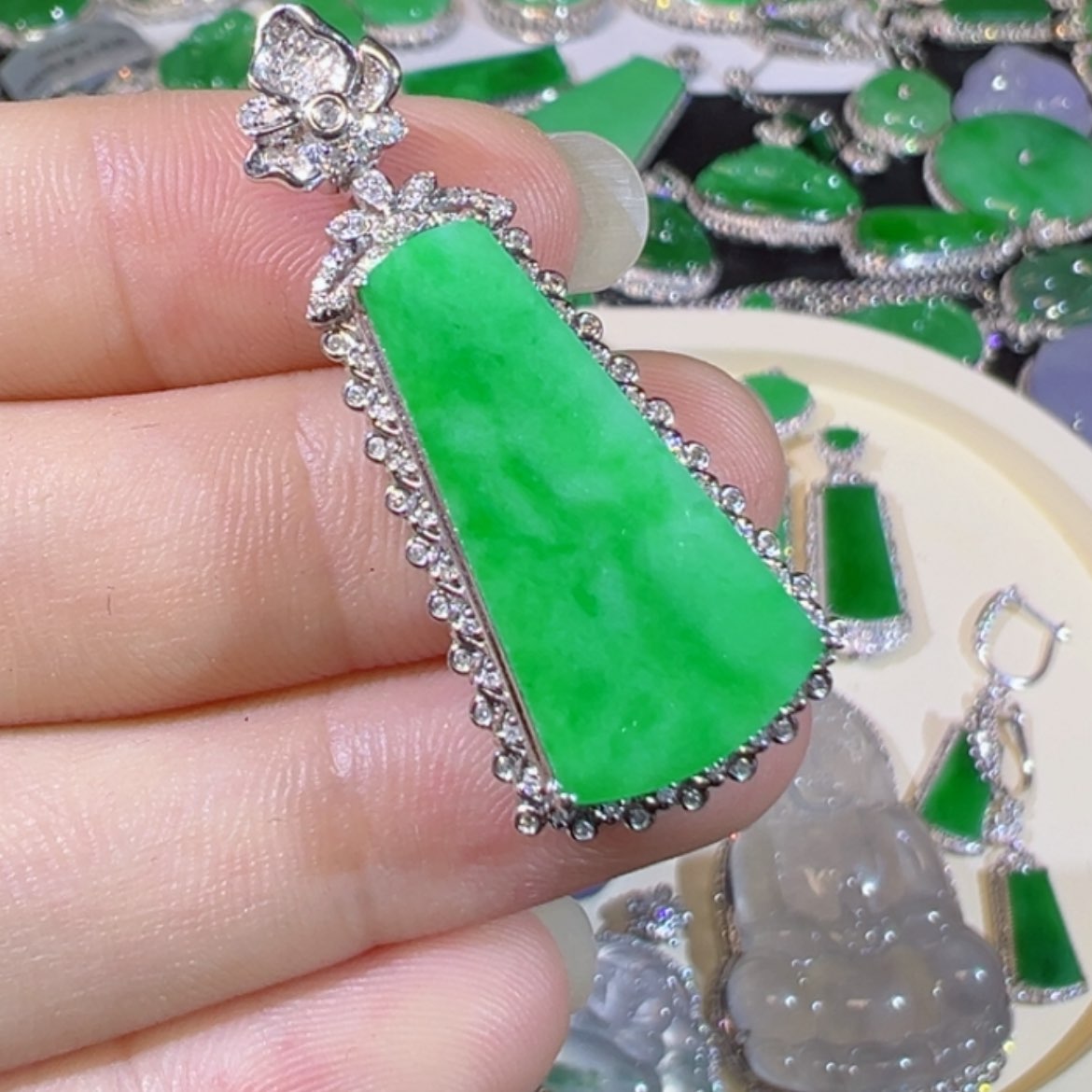 【闪购商品】翡翠颈饰18K金镶嵌缅甸翡翠无事牌