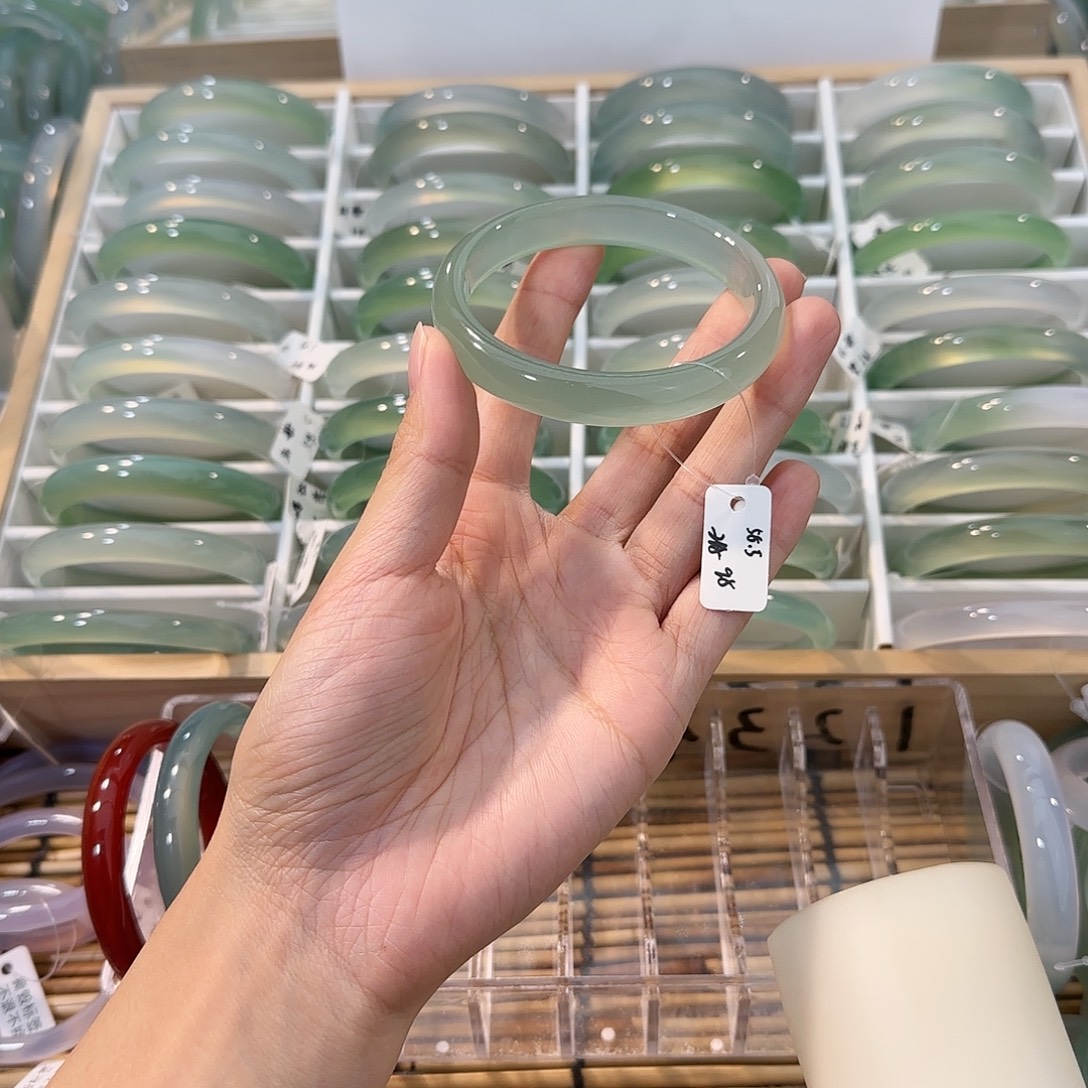 玛瑙/玉髓未镶嵌手镯圈口58.5