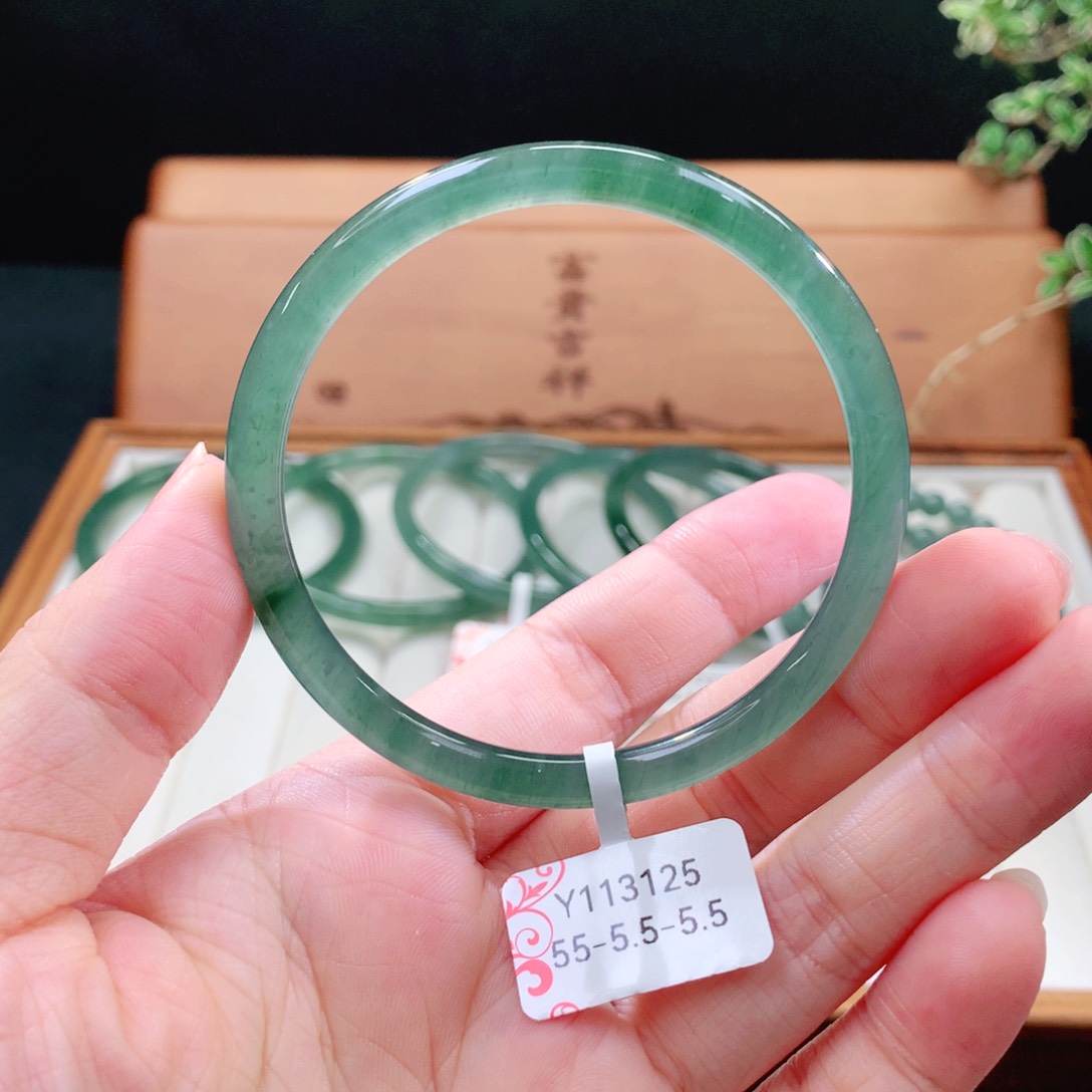 翡翠手镯（圆镯）未镶嵌