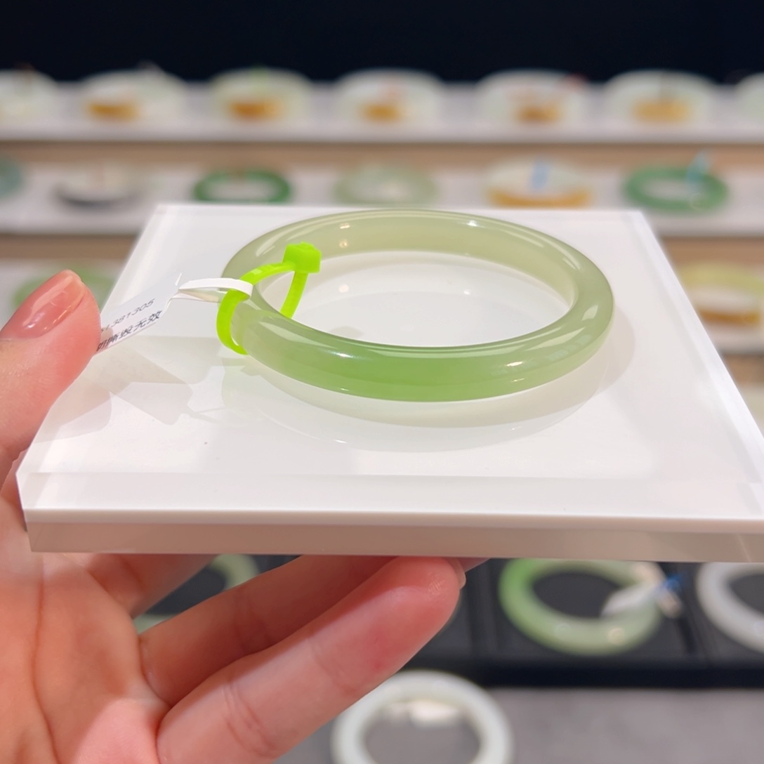 和田玉手镯未镶嵌冰翠