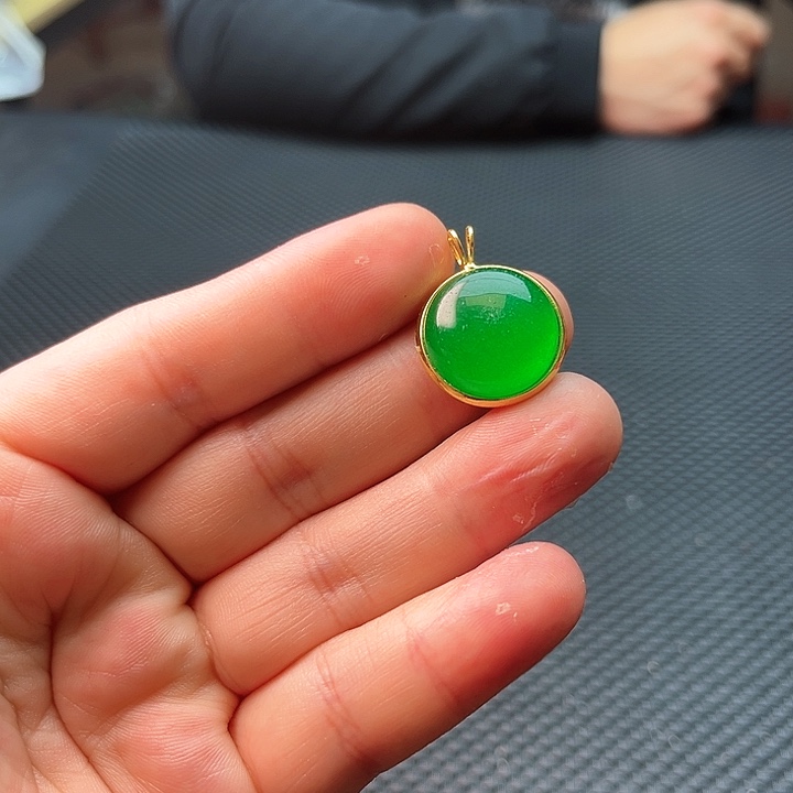 翡翠颈饰未镶嵌啊啊