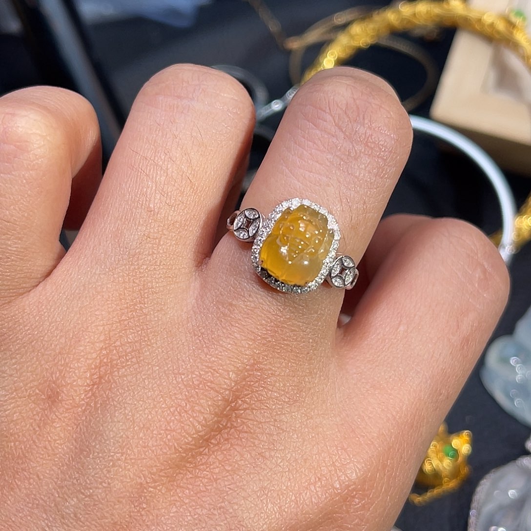 翡翠18K金镶嵌戒指貔貅