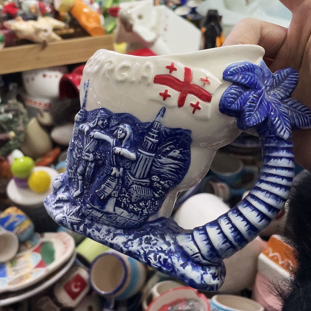 摆件   磕碰。封釉。