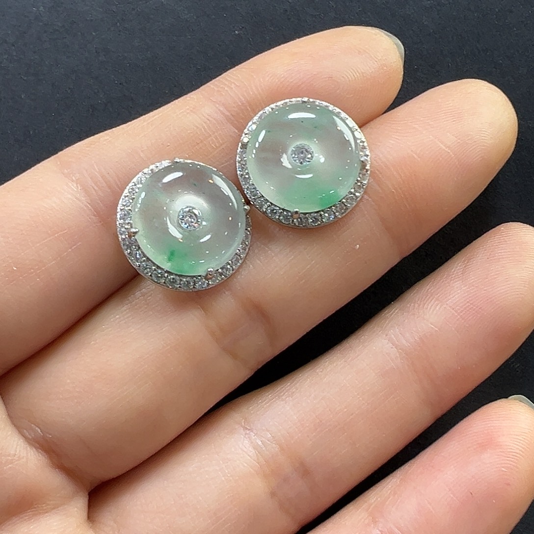 缘***分石英质玉（非洲翠）银S925镶嵌耳钉