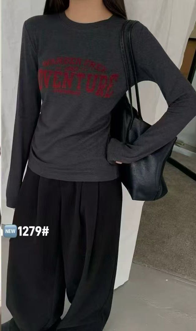 长袖印花女秋冬巴恩风修身女T恤宽松型常规款休闲风