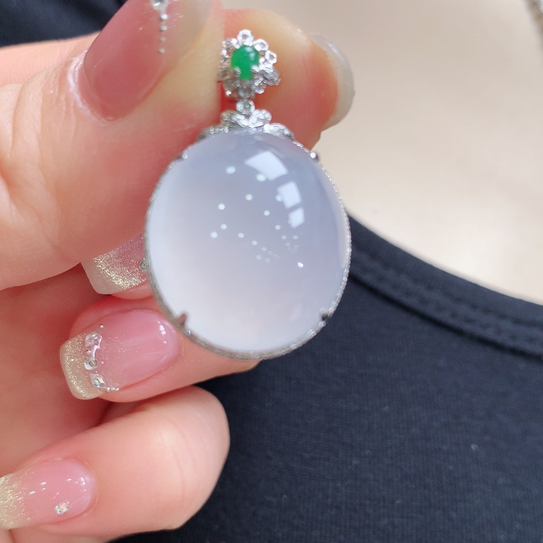 翡翠颈饰18K金镶嵌蛋面