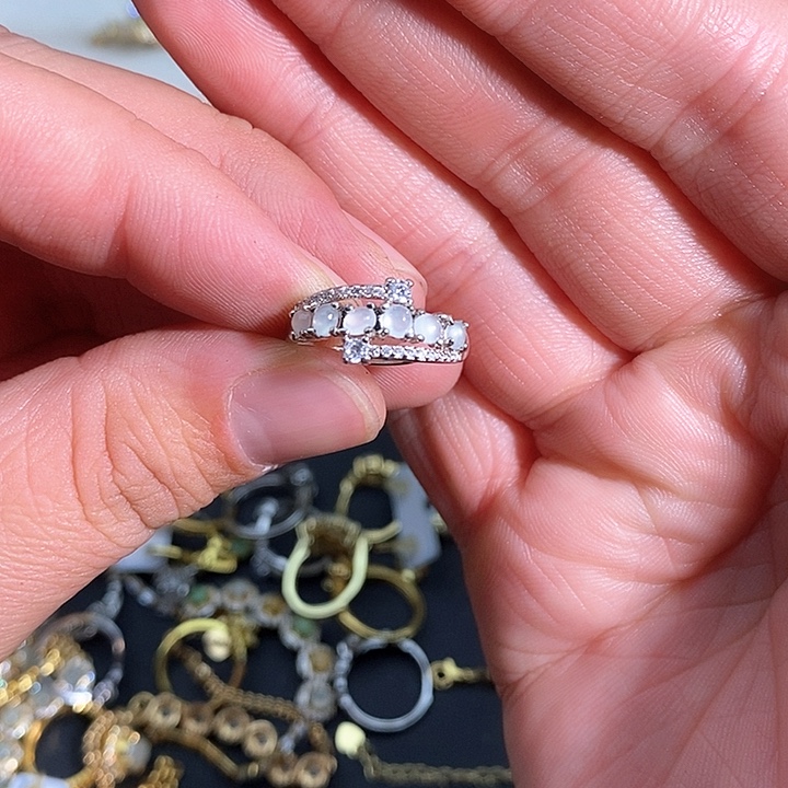 翡翠未镶嵌戒指翡翠首饰未镶嵌戒指