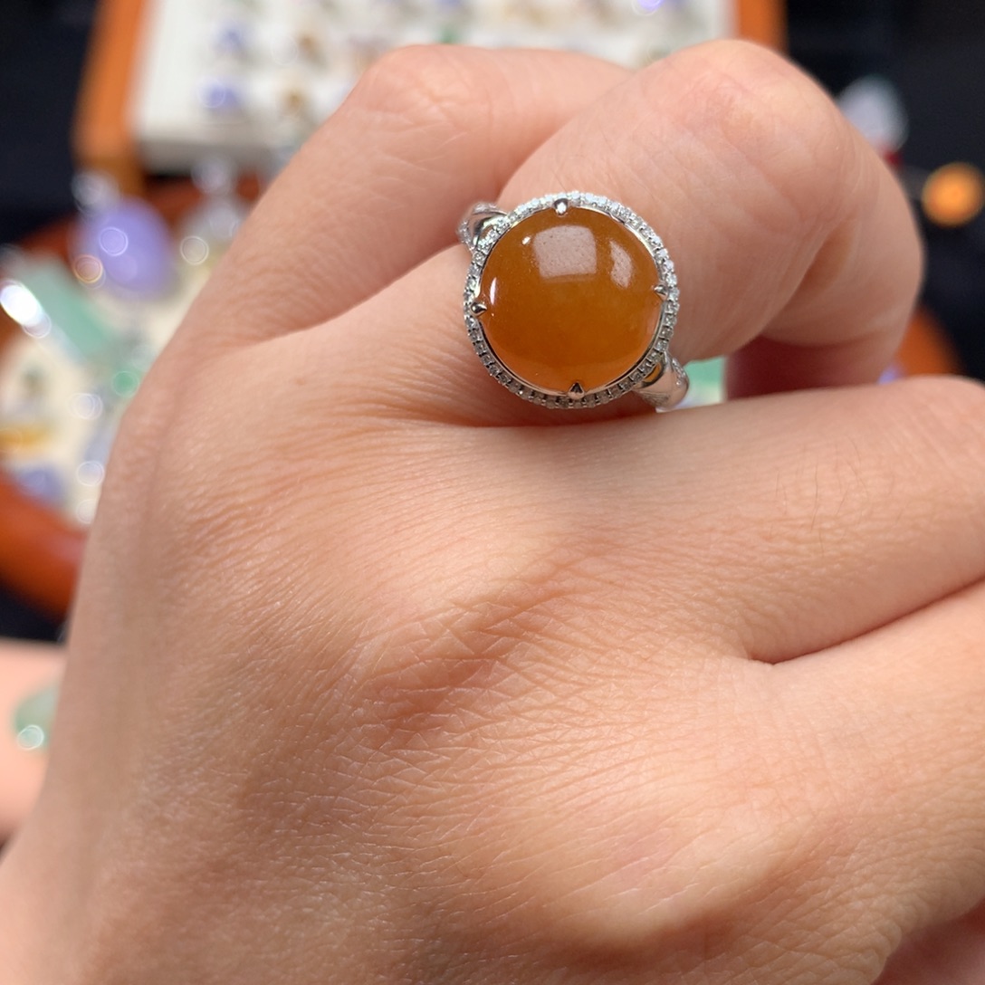 翡翠戒指18K金镶嵌蛋面戒指