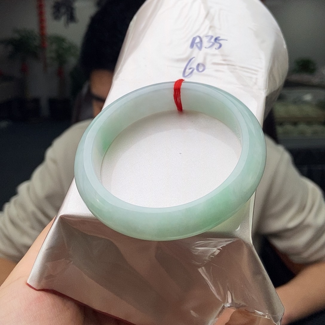 翡翠手镯未镶嵌拍一发一