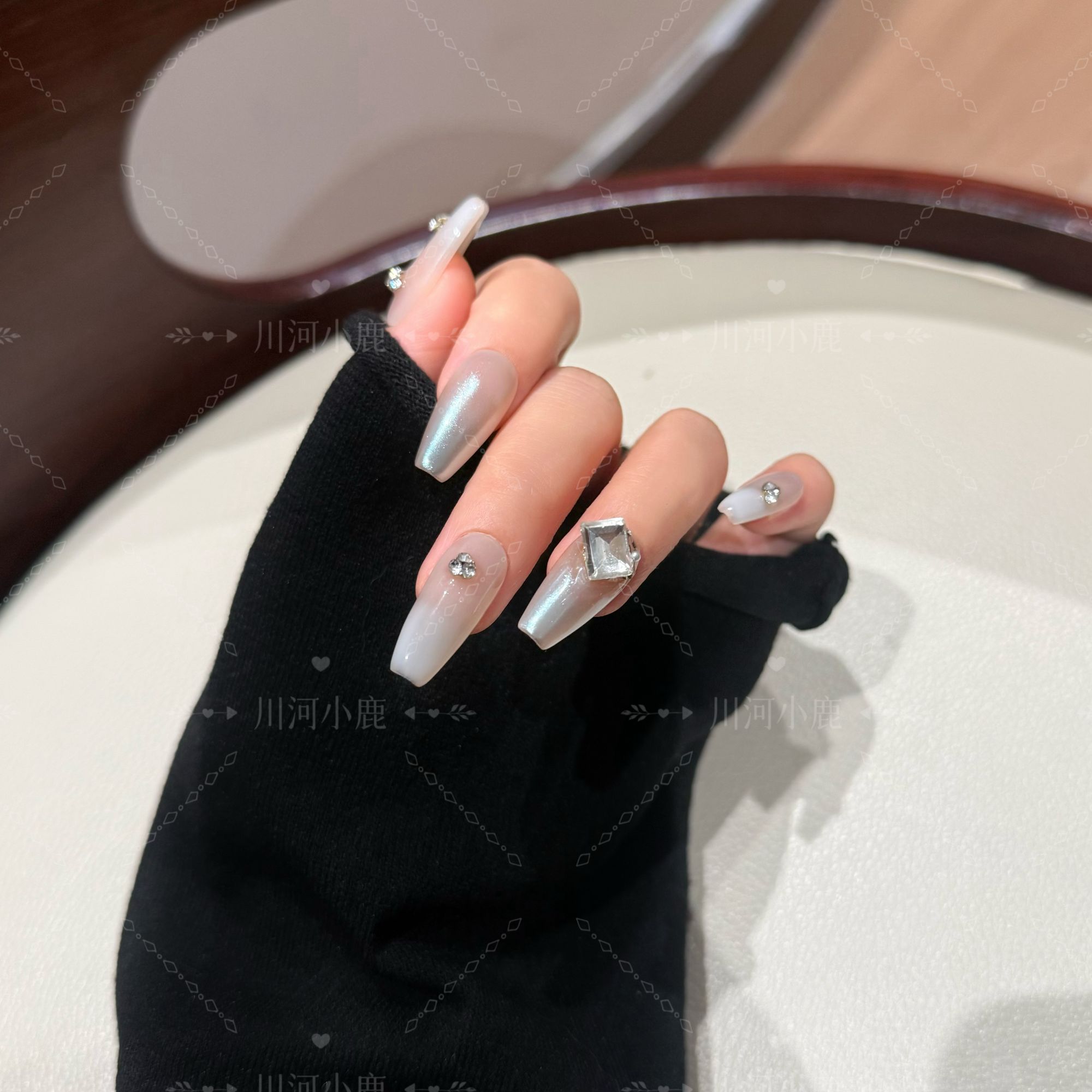 川河小鹿【极光碎钻】冰透爆闪钻球成品美甲贴片自然显白中长穿戴甲