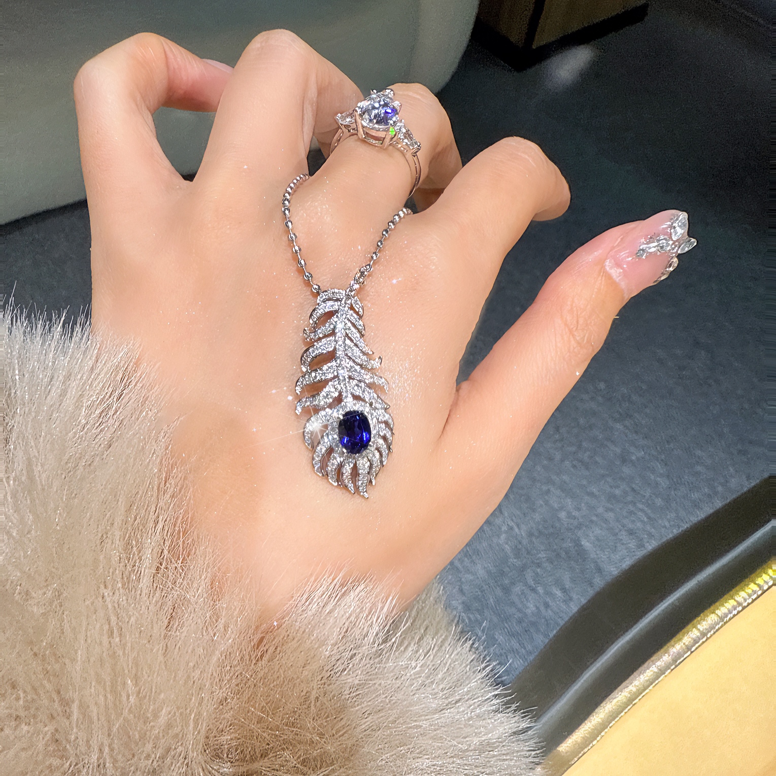 QANNA【大号蓝色羽毛】【设计款】轻奢时尚名媛风钻石吊坠（不含链）AY