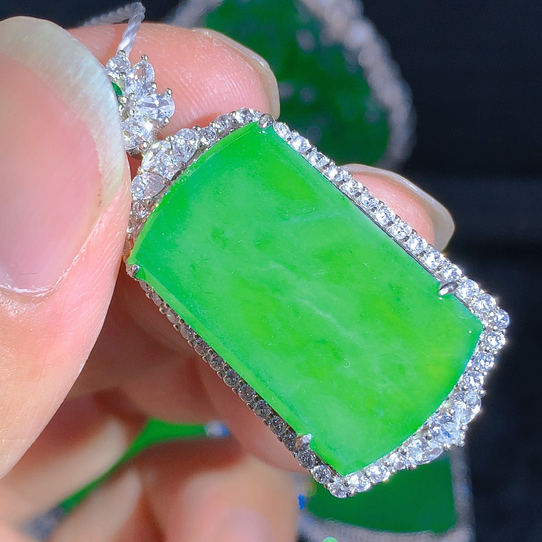 翡翠颈饰银S925镶嵌吊坠