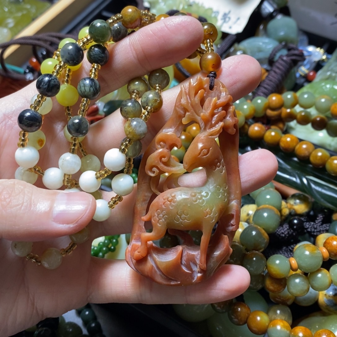 蛇纹石玉未镶嵌颈饰