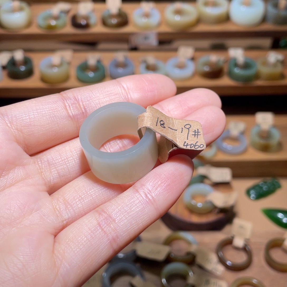 和田玉戒指未镶嵌用****018.6