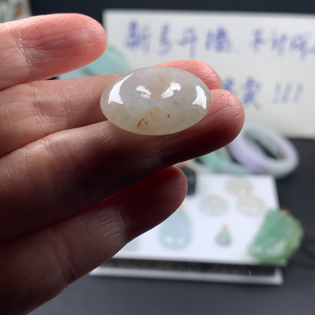 五***瓶翡翠未镶嵌颈饰翡翠