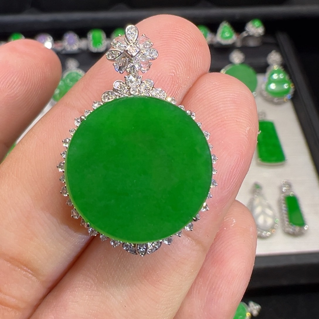 翡翠颈饰18K金镶嵌收货48小时鉴赏期