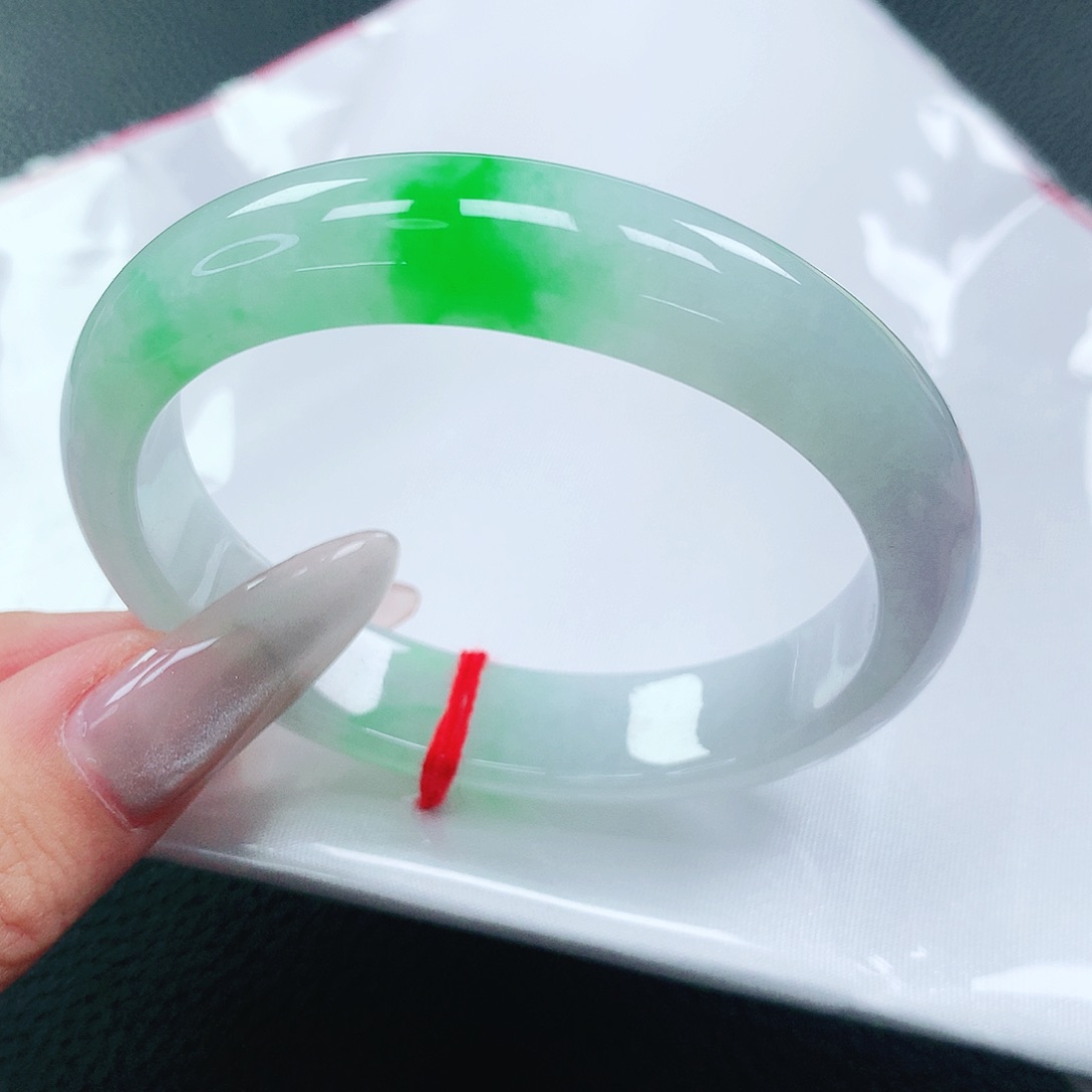 翡翠手镯未镶嵌53贵
