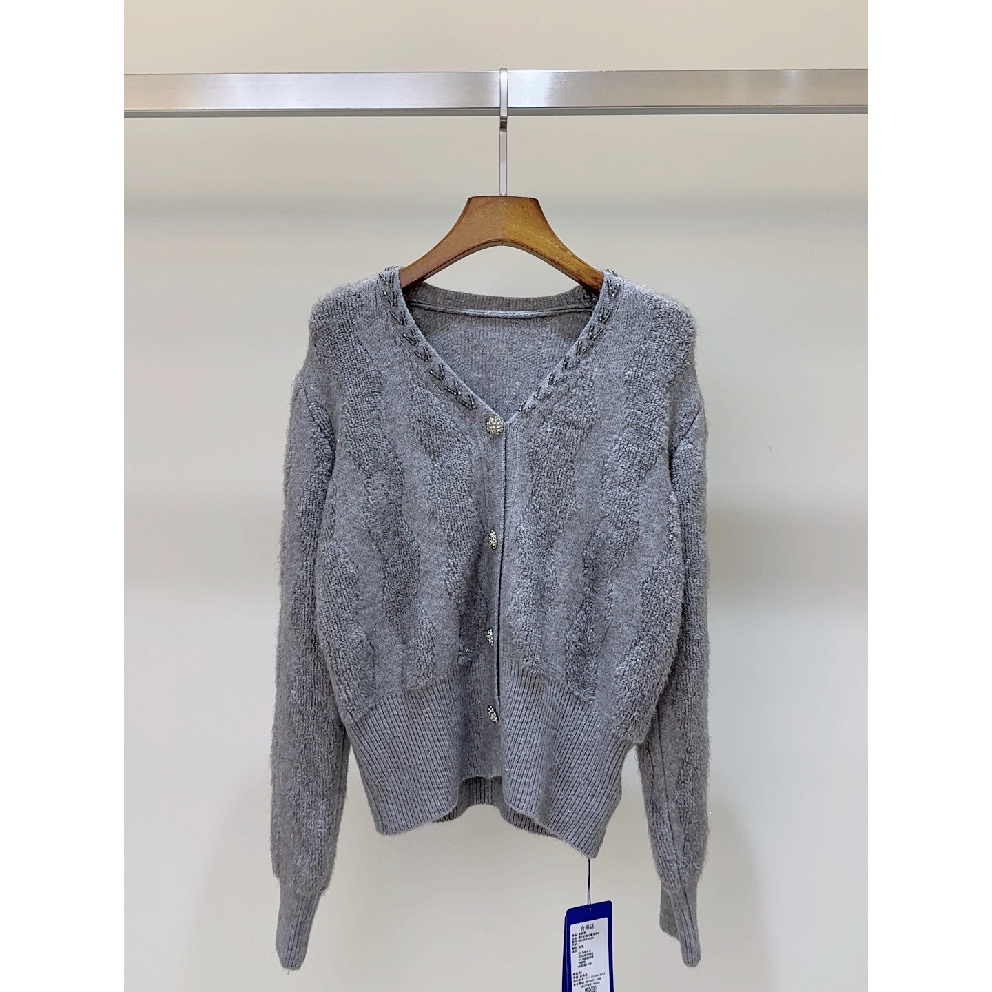 小香风重工钉珠V领糯柔软绵羊毛保暖发热开衫毛衣——6654