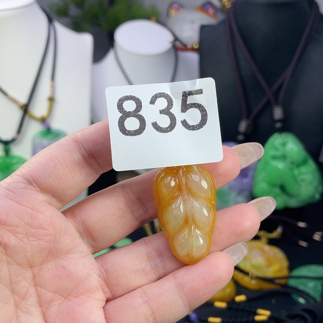 翡翠未镶嵌吊坠(赠链)