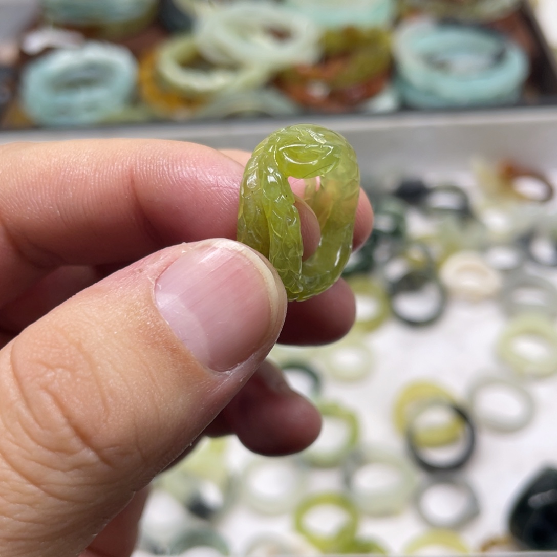 蛇纹石玉未镶嵌戒指