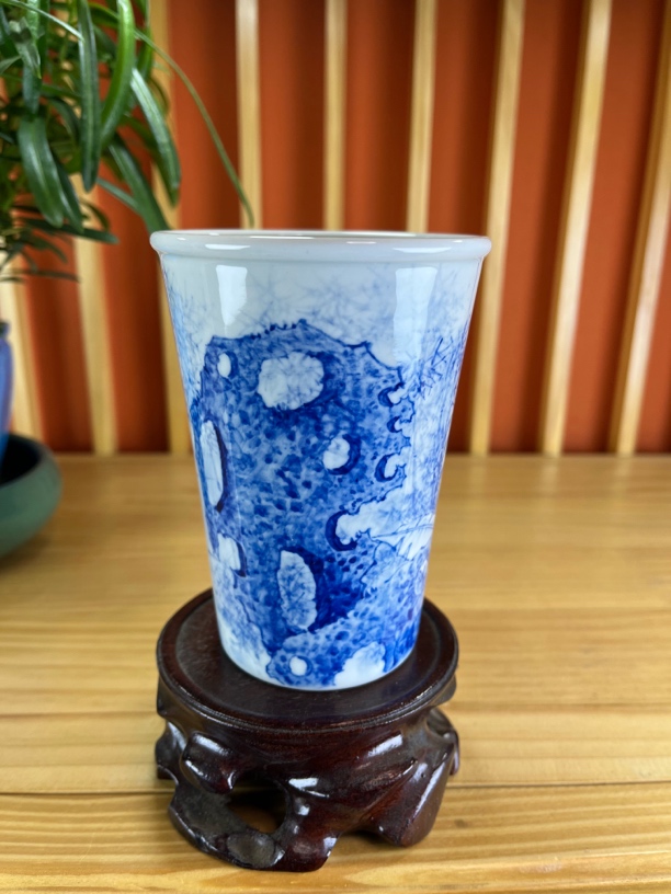 微瑕纯手工手绘釉下青花太湖石可乐杯