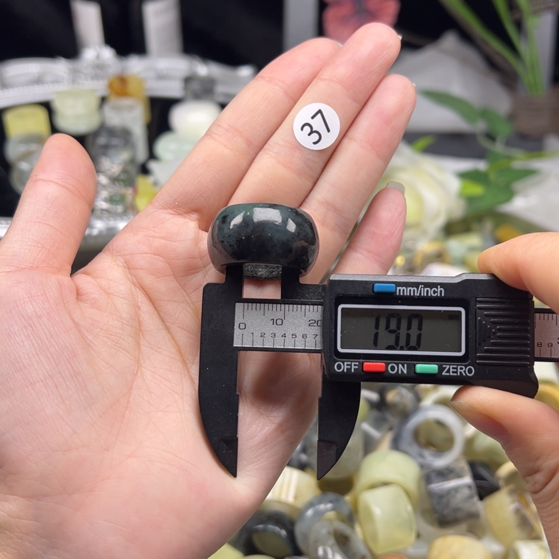 蛇纹石玉未镶嵌戒指