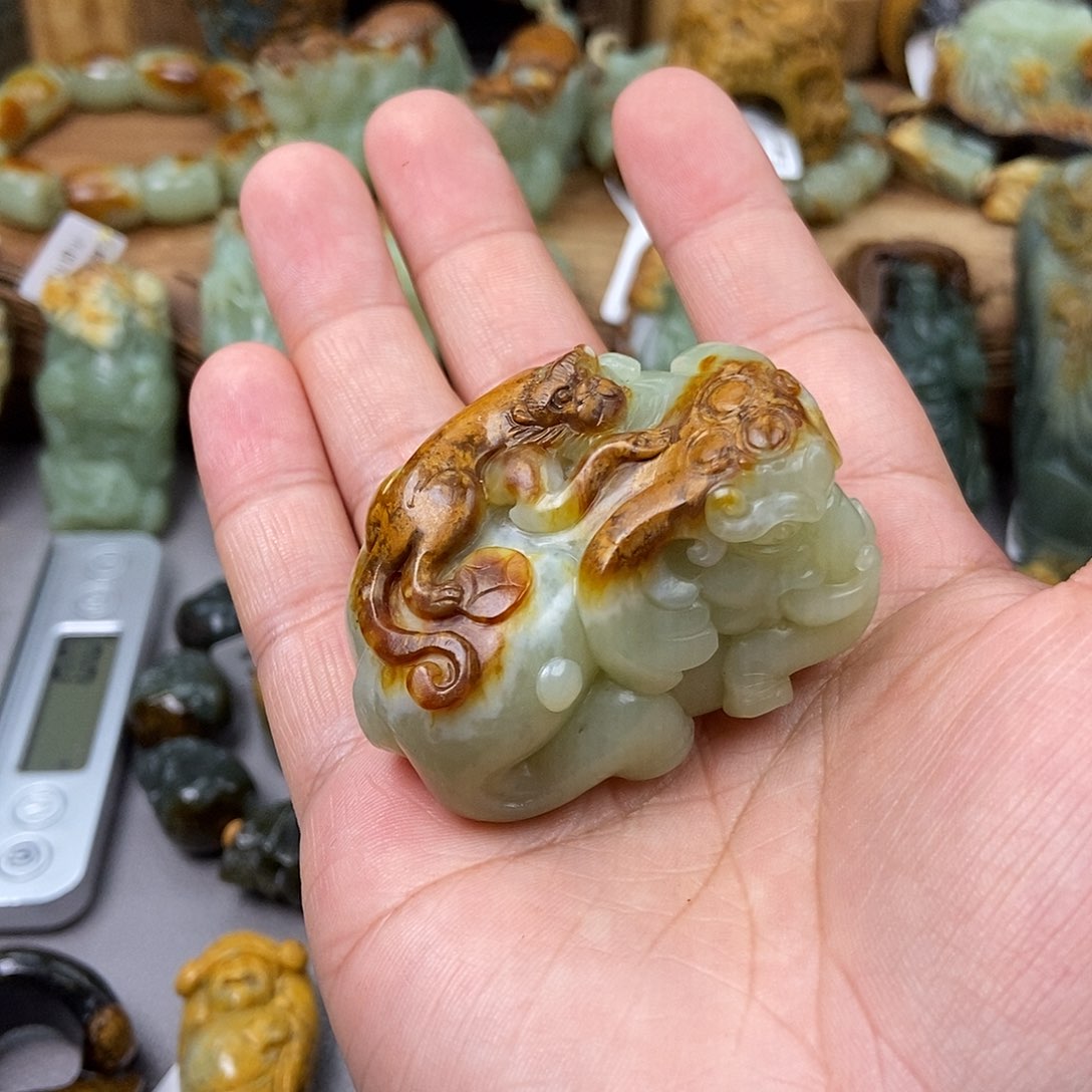 岫岩河磨玉（透闪石质玉）手把未镶嵌老*董