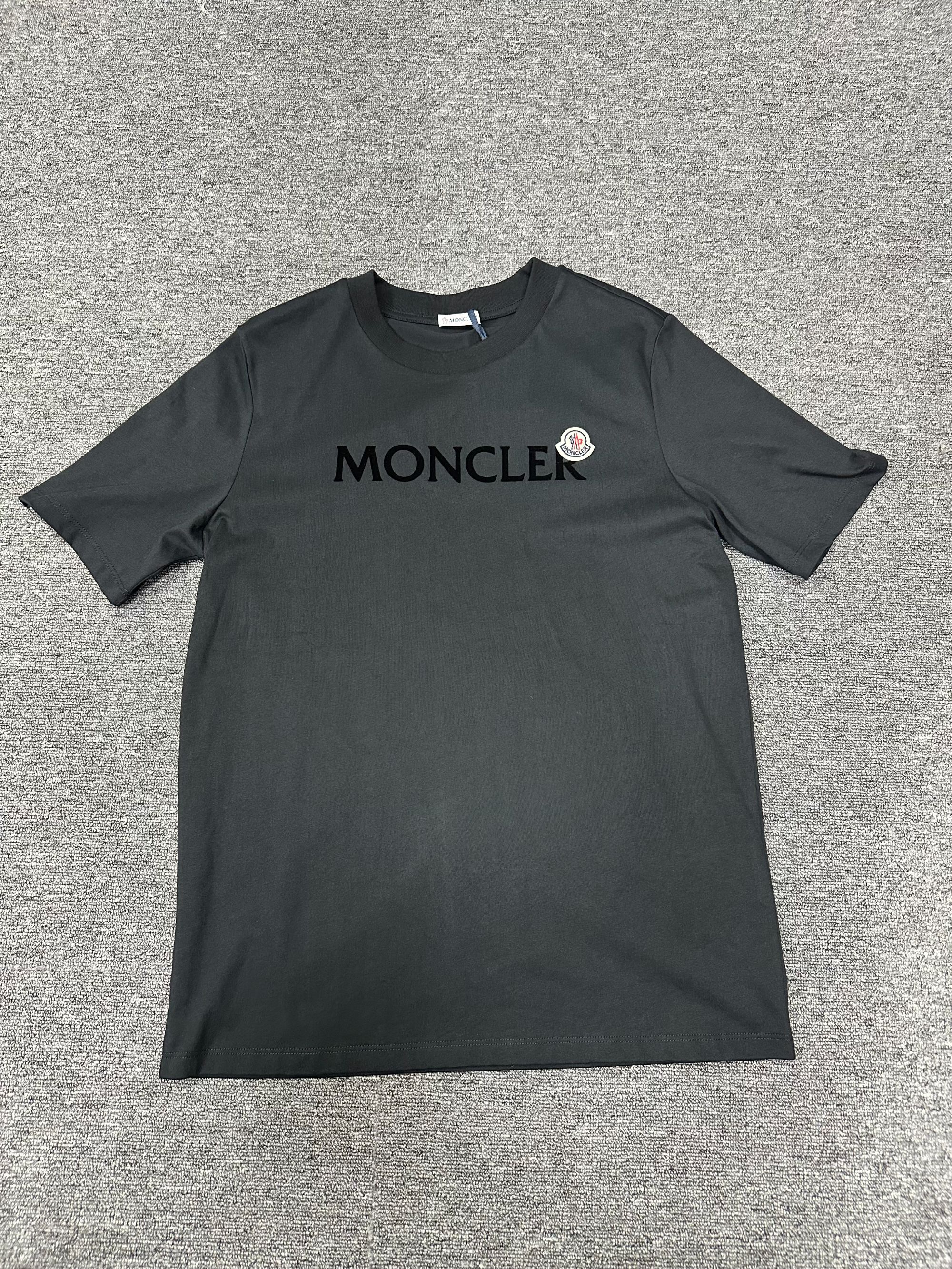 未使用 MONCLER 全新MONCLER蒙口植绒毛毡标