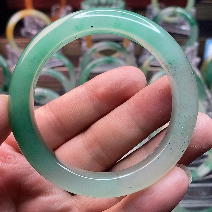 石英质玉手镯未镶嵌