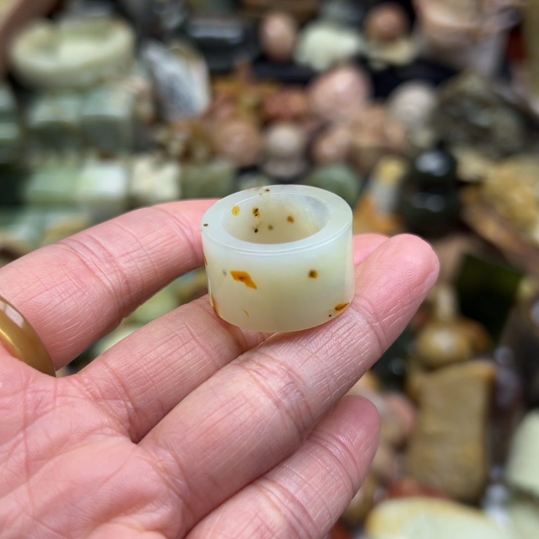 小***迹岫玉未镶嵌颈饰戒指
