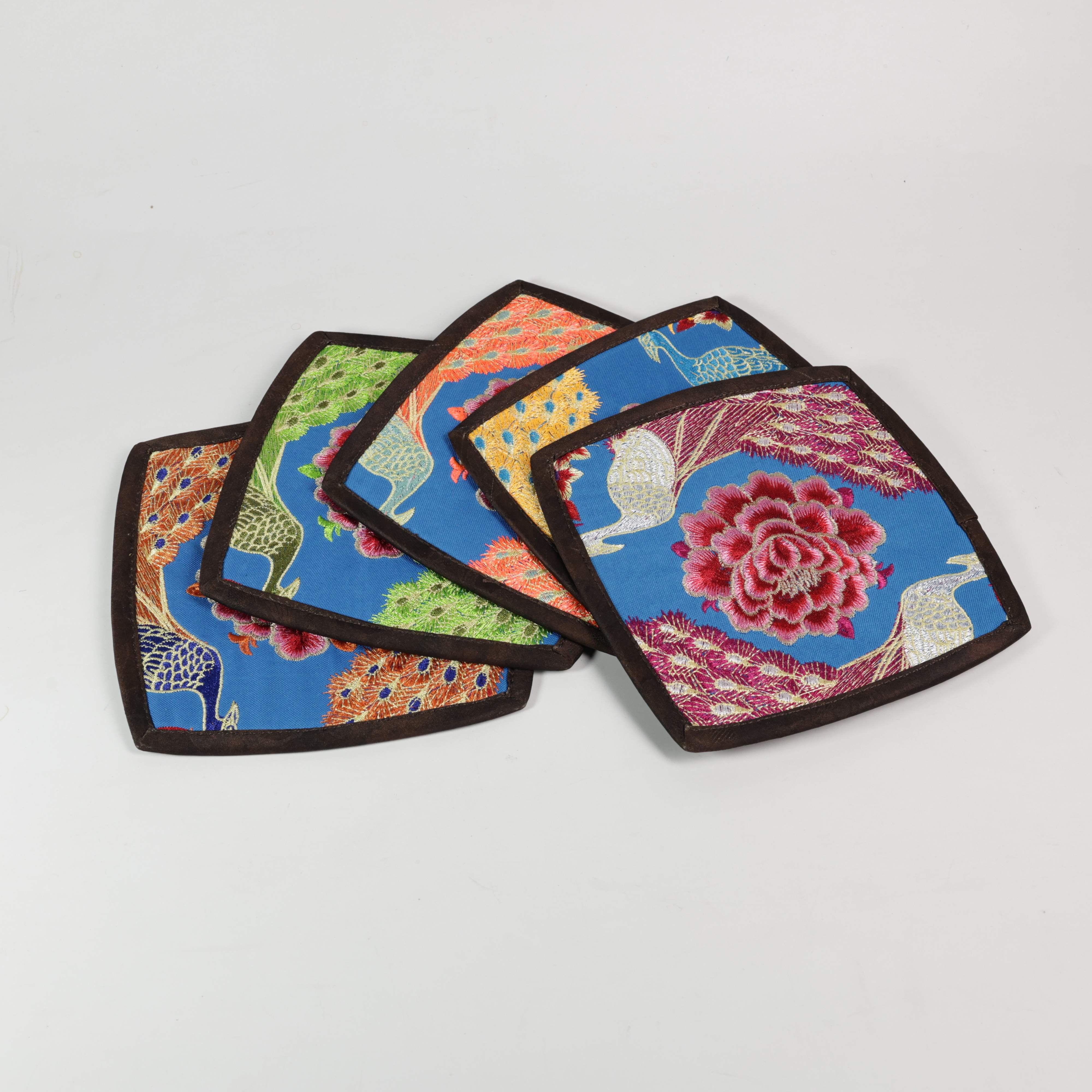 孔雀机绣茶垫17*17（随机发颜色）  WGAH083-1