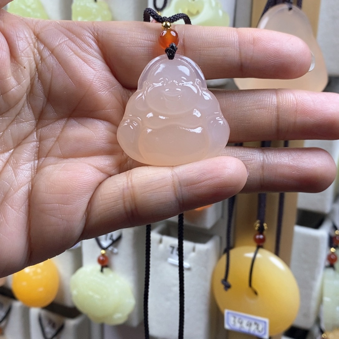 颈饰未镶嵌石英质玉（金丝玉）?****