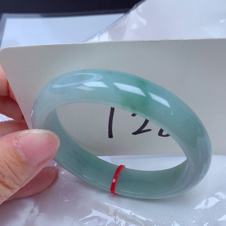 翡翠手镯未镶嵌翡翠