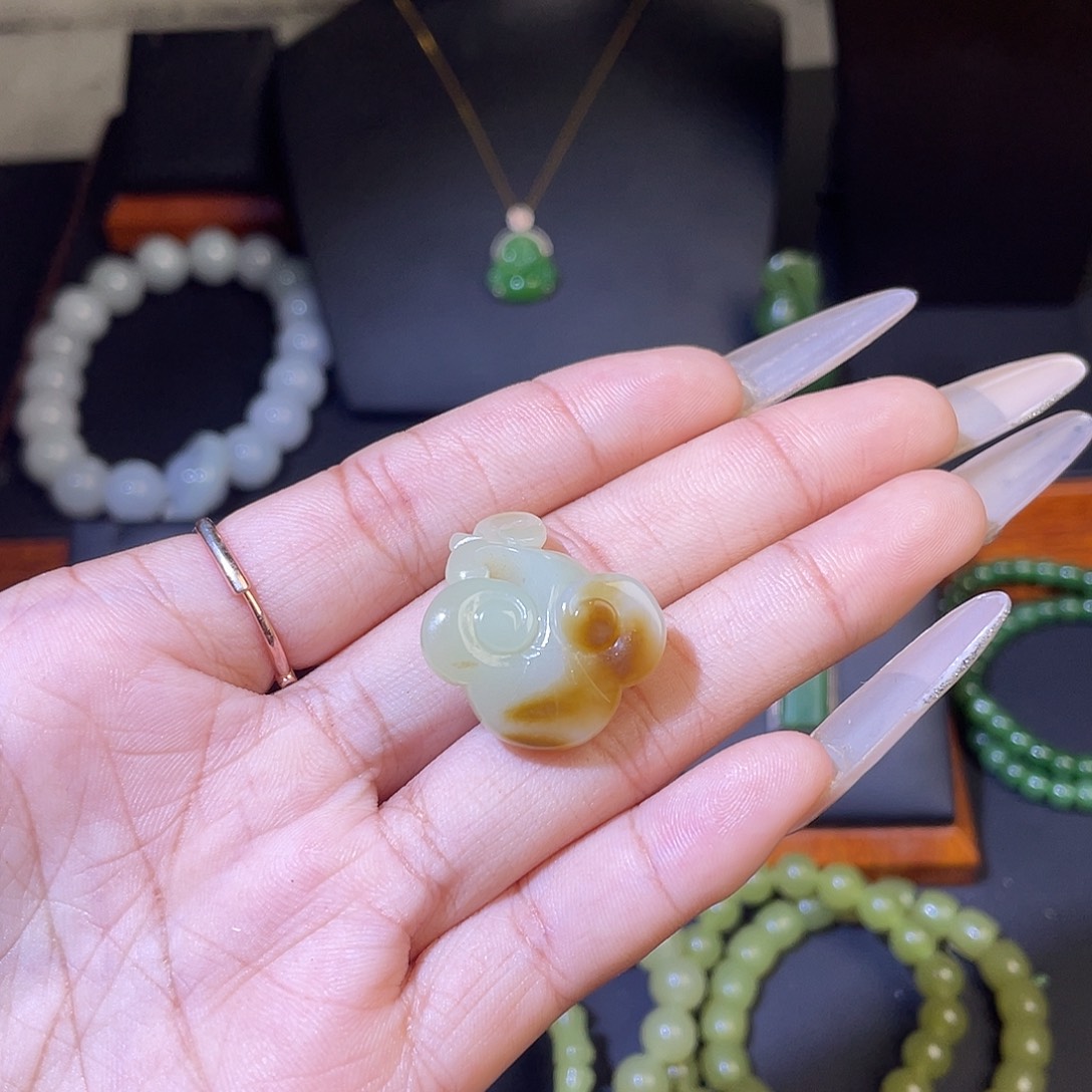 颈饰未镶嵌和田玉