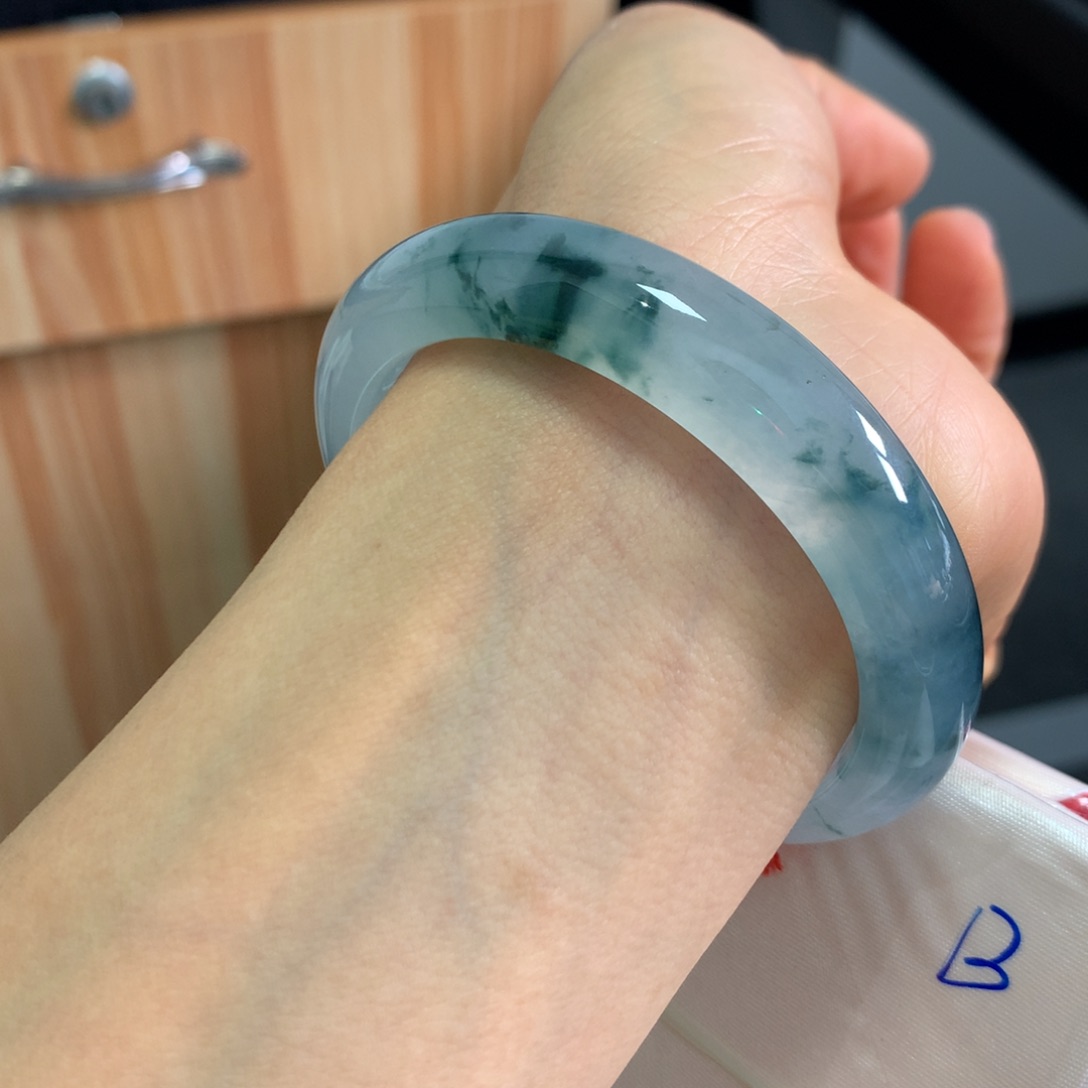 翡翠手镯未镶嵌手镯