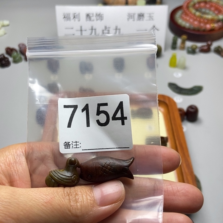 浅***然蛇纹石玉未镶嵌项链