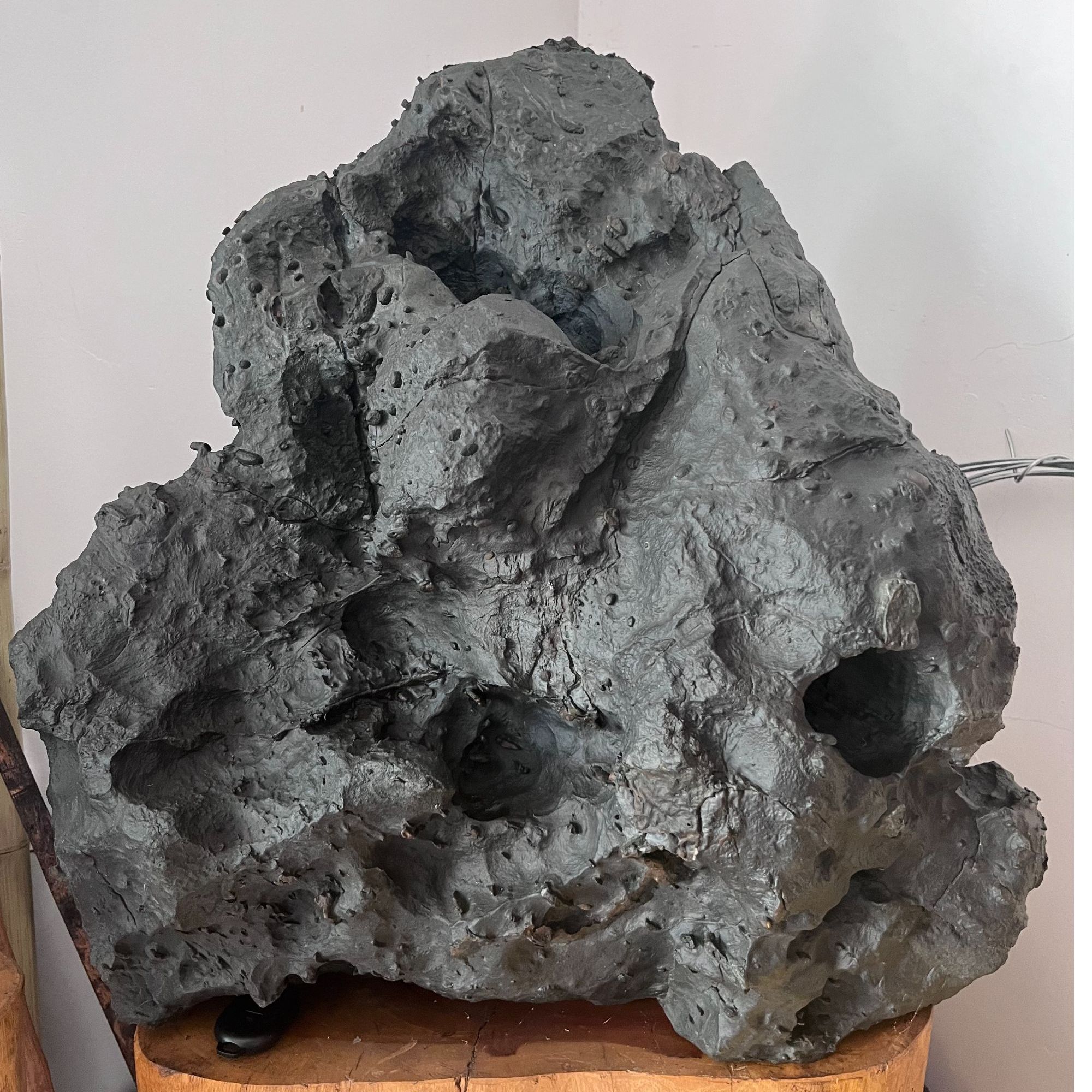 黄乡雨石疑似陨石