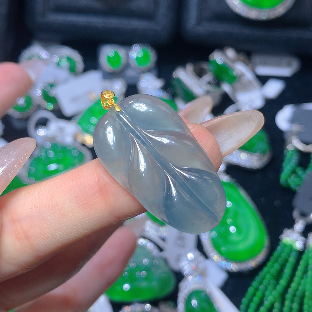 翡翠颈饰18K金镶嵌翡翠