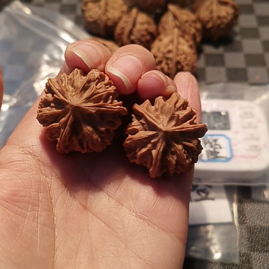 G***、岐山文玩核桃三棱32左右